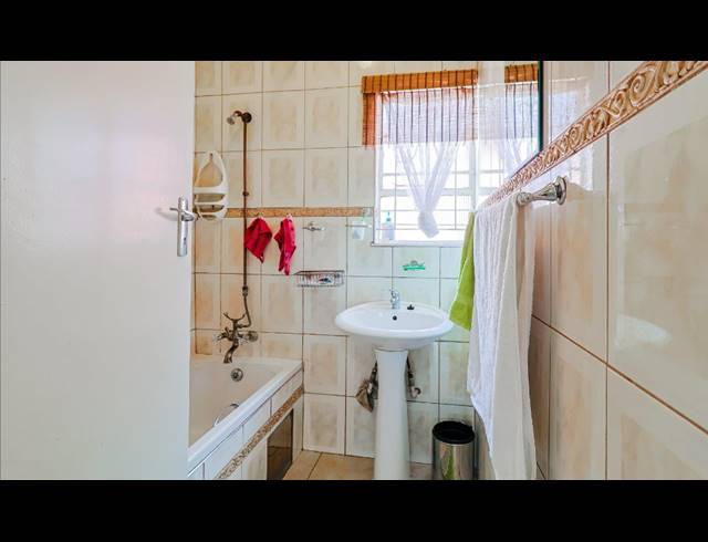 3 BEDROOM FREEHOLD FOR SALE IN ELDORADO PARK